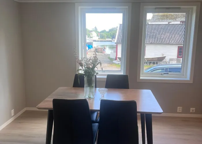 Leilighet Sentral I Mosterhamn Bomlo